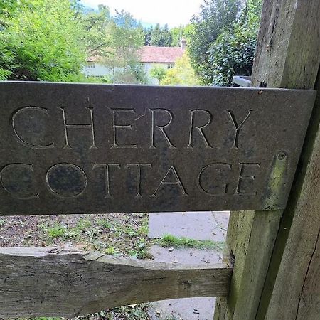 Ashdown Forest Character Cottage, 18Th Century Кроубъро Екстериор снимка